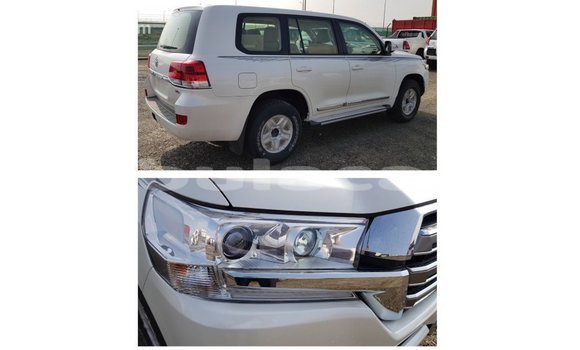 Buy Import Toyota Land Cruiser White Car in Import - Dubai in Central Buy Import Toyota Land Cruiser White Car in Import - Dubai in Central