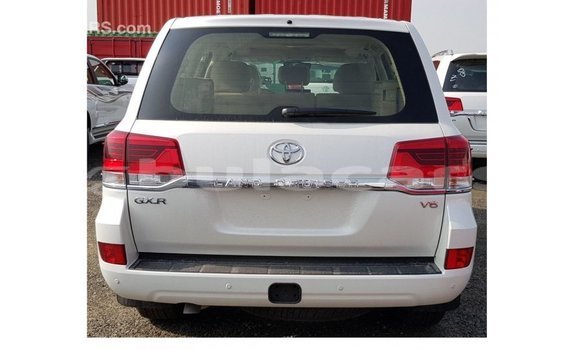 Buy Import Toyota Land Cruiser White Car in Import - Dubai in Central Buy Import Toyota Land Cruiser White Car in Import - Dubai in Central