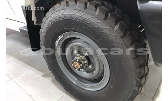Buy Import Toyota Land Cruiser White Car in Import - Dubai in Central Buy Import Toyota Land Cruiser White Car in Import - Dubai in Central