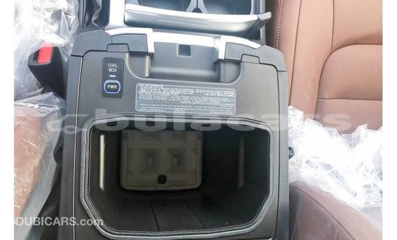 Acheter Import Voiture Toyota Land Cruiser Noir à Import - Dubai, Central Acheter Import Voiture Toyota Land Cruiser Noir à Import - Dubai, Central