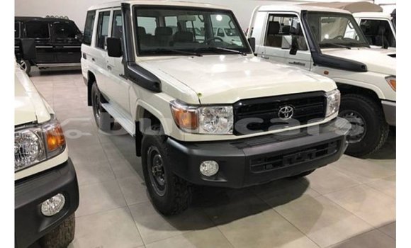 Buy Import Toyota Land Cruiser White Car in Import - Dubai in Central Buy Import Toyota Land Cruiser White Car in Import - Dubai in Central