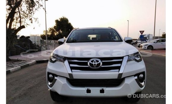 Buy Import Toyota Fortuner White Car in Import - Dubai in Central Buy Import Toyota Fortuner White Car in Import - Dubai in Central