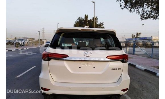 Buy Import Toyota Fortuner White Car in Import - Dubai in Central Buy Import Toyota Fortuner White Car in Import - Dubai in Central