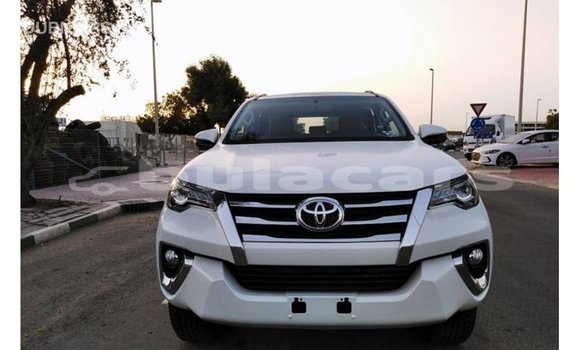 Buy Import Toyota Fortuner White Car in Import - Dubai in Central Buy Import Toyota Fortuner White Car in Import - Dubai in Central