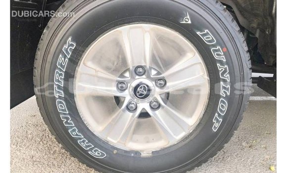 Acheter Import Voiture Toyota Land Cruiser Noir à Import - Dubai, Central Acheter Import Voiture Toyota Land Cruiser Noir à Import - Dubai, Central