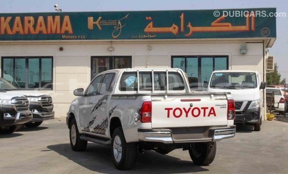 Acheter Import Voiture Toyota Hilux Blanc à Import - Dubai, Central Acheter Import Voiture Toyota Hilux Blanc à Import - Dubai, Central
