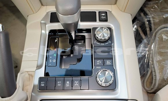 Buy Import Toyota Land Cruiser White Car in Import - Dubai in Central Buy Import Toyota Land Cruiser White Car in Import - Dubai in Central