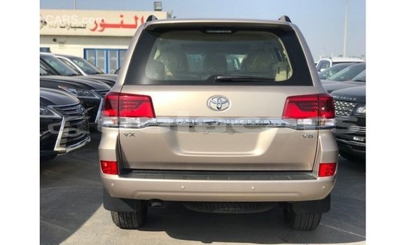 Buy Import Toyota Land Cruiser Other Car in Import - Dubai in Central Buy Import Toyota Land Cruiser Other Car in Import - Dubai in Central