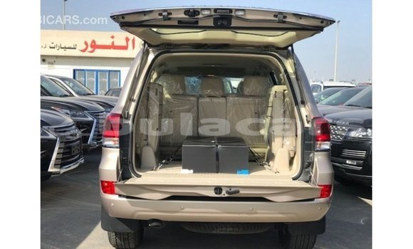 Buy Import Toyota Land Cruiser Other Car in Import - Dubai in Central Buy Import Toyota Land Cruiser Other Car in Import - Dubai in Central