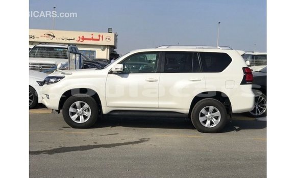 Acheter Import Voiture Toyota Prado Blanc à Import - Dubai, Central Acheter Import Voiture Toyota Prado Blanc à Import - Dubai, Central