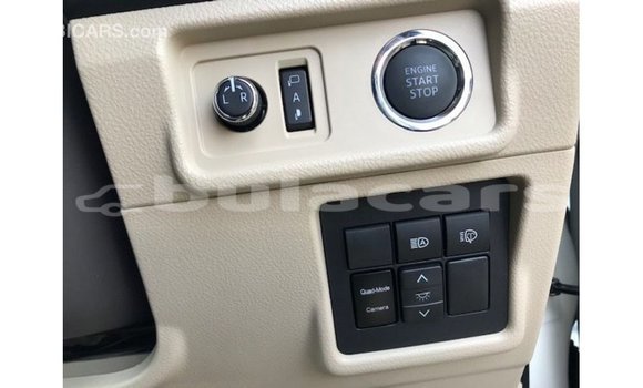 Acheter Import Voiture Toyota Prado Blanc à Import - Dubai, Central Acheter Import Voiture Toyota Prado Blanc à Import - Dubai, Central
