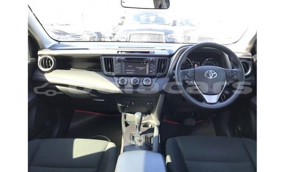 Buy Import Toyota 4Runner White Car in Import - Dubai in Central Buy Import Toyota 4Runner White Car in Import - Dubai in Central