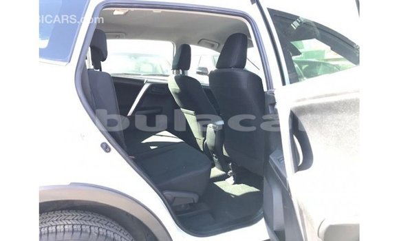 Buy Import Toyota 4Runner White Car in Import - Dubai in Central Buy Import Toyota 4Runner White Car in Import - Dubai in Central