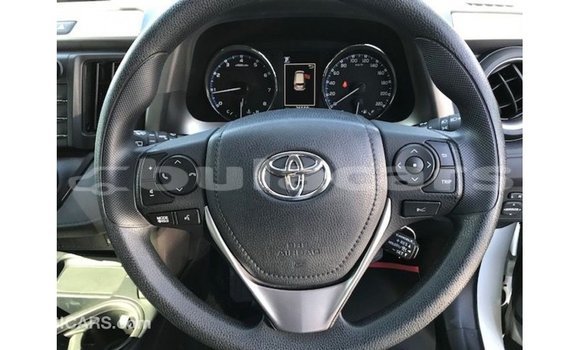 Buy Import Toyota 4Runner White Car in Import - Dubai in Central Buy Import Toyota 4Runner White Car in Import - Dubai in Central