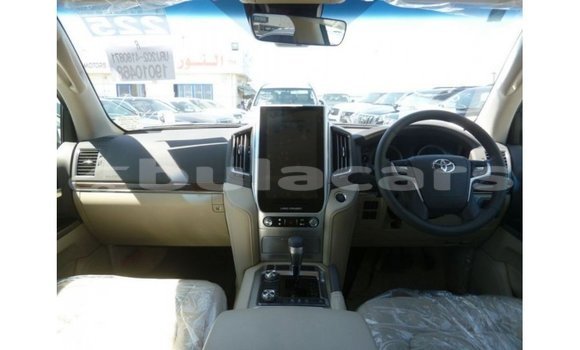 Buy Import Toyota Land Cruiser White Car in Import - Dubai in Central Buy Import Toyota Land Cruiser White Car in Import - Dubai in Central