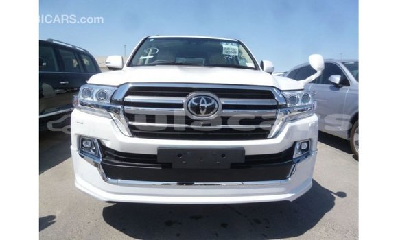 Buy Import Toyota Land Cruiser White Car in Import - Dubai in Central Buy Import Toyota Land Cruiser White Car in Import - Dubai in Central