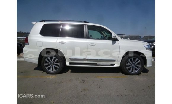 Buy Import Toyota Land Cruiser White Car in Import - Dubai in Central Buy Import Toyota Land Cruiser White Car in Import - Dubai in Central