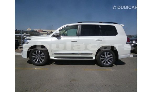 Buy Import Toyota Land Cruiser White Car in Import - Dubai in Central Buy Import Toyota Land Cruiser White Car in Import - Dubai in Central