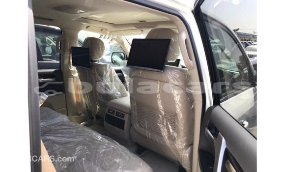 Buy Import Toyota Land Cruiser White Car in Import - Dubai in Central Buy Import Toyota Land Cruiser White Car in Import - Dubai in Central