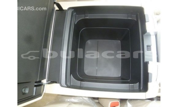 Acheter Import Voiture Toyota Land Cruiser Noir à Import - Dubai, Central Acheter Import Voiture Toyota Land Cruiser Noir à Import - Dubai, Central