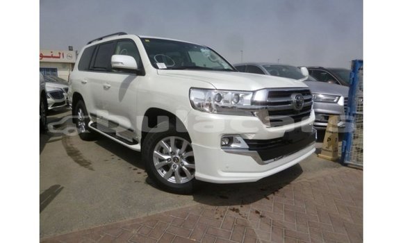 Buy Import Toyota Land Cruiser White Car in Import - Dubai in Central Buy Import Toyota Land Cruiser White Car in Import - Dubai in Central
