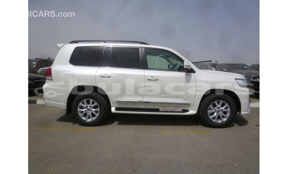 Buy Import Toyota Land Cruiser White Car in Import - Dubai in Central Buy Import Toyota Land Cruiser White Car in Import - Dubai in Central