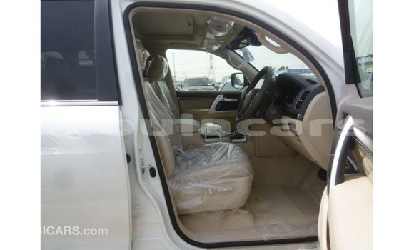 Buy Import Toyota Land Cruiser White Car in Import - Dubai in Central Buy Import Toyota Land Cruiser White Car in Import - Dubai in Central