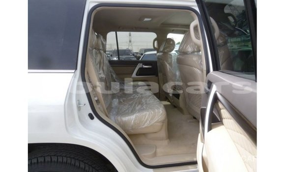 Buy Import Toyota Land Cruiser White Car in Import - Dubai in Central Buy Import Toyota Land Cruiser White Car in Import - Dubai in Central