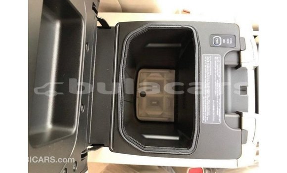 Acheter Import Voiture Toyota Land Cruiser Noir à Import - Dubai, Central Acheter Import Voiture Toyota Land Cruiser Noir à Import - Dubai, Central