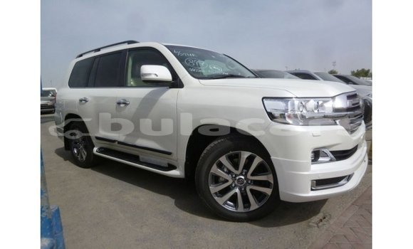 Buy Import Toyota Land Cruiser White Car in Import - Dubai in Central Buy Import Toyota Land Cruiser White Car in Import - Dubai in Central