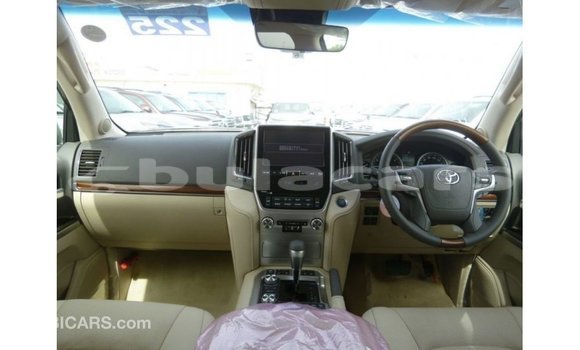 Buy Import Toyota Land Cruiser White Car in Import - Dubai in Central Buy Import Toyota Land Cruiser White Car in Import - Dubai in Central