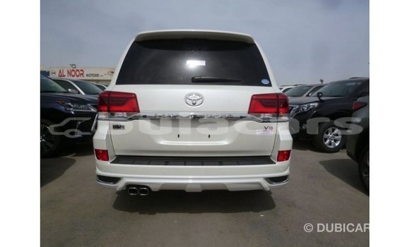 Buy Import Toyota Land Cruiser White Car in Import - Dubai in Central Buy Import Toyota Land Cruiser White Car in Import - Dubai in Central