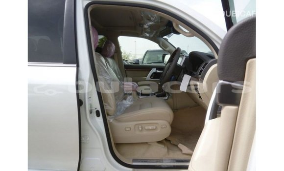Buy Import Toyota Land Cruiser White Car in Import - Dubai in Central Buy Import Toyota Land Cruiser White Car in Import - Dubai in Central