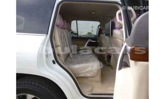 Buy Import Toyota Land Cruiser White Car in Import - Dubai in Central Buy Import Toyota Land Cruiser White Car in Import - Dubai in Central