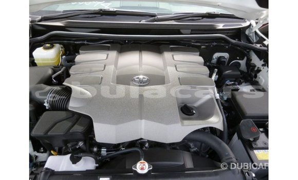 Buy Import Toyota Land Cruiser White Car in Import - Dubai in Central Buy Import Toyota Land Cruiser White Car in Import - Dubai in Central