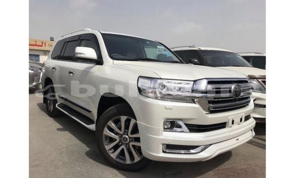 Acheter Import Voiture Toyota Land Cruiser Blanc à Import - Dubai, Central Acheter Import Voiture Toyota Land Cruiser Blanc à Import - Dubai, Central
