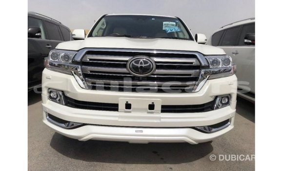 Acheter Import Voiture Toyota Land Cruiser Blanc à Import - Dubai, Central Acheter Import Voiture Toyota Land Cruiser Blanc à Import - Dubai, Central