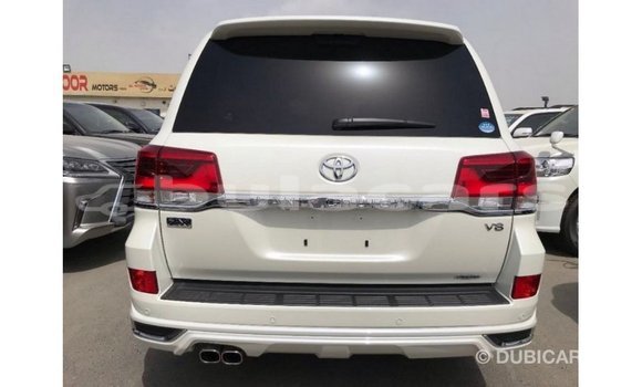 Acheter Import Voiture Toyota Land Cruiser Blanc à Import - Dubai, Central Acheter Import Voiture Toyota Land Cruiser Blanc à Import - Dubai, Central