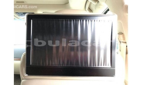 Acheter Import Voiture Toyota Land Cruiser Blanc à Import - Dubai, Central Acheter Import Voiture Toyota Land Cruiser Blanc à Import - Dubai, Central