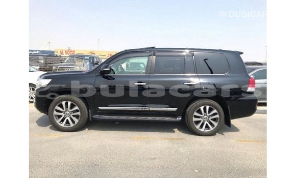 Acheter Import Voiture Toyota Land Cruiser Noir à Import - Dubai, Central Acheter Import Voiture Toyota Land Cruiser Noir à Import - Dubai, Central