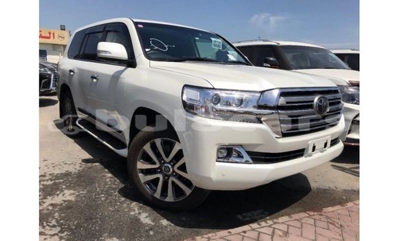 Buy Import Toyota Land Cruiser White Car in Import - Dubai in Central Buy Import Toyota Land Cruiser White Car in Import - Dubai in Central