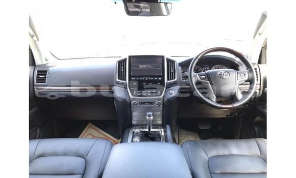 Buy Import Toyota Land Cruiser White Car in Import - Dubai in Central Buy Import Toyota Land Cruiser White Car in Import - Dubai in Central