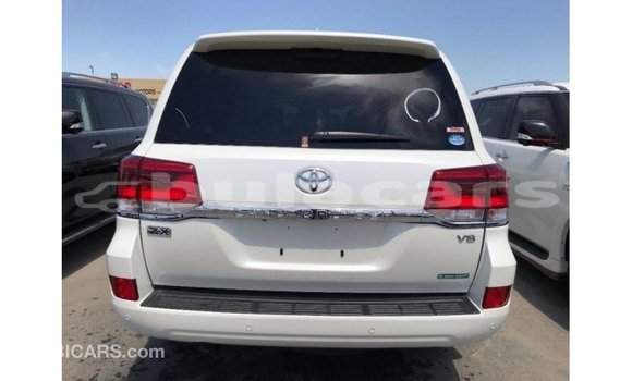 Buy Import Toyota Land Cruiser White Car in Import - Dubai in Central Buy Import Toyota Land Cruiser White Car in Import - Dubai in Central