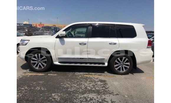 Buy Import Toyota Land Cruiser White Car in Import - Dubai in Central Buy Import Toyota Land Cruiser White Car in Import - Dubai in Central