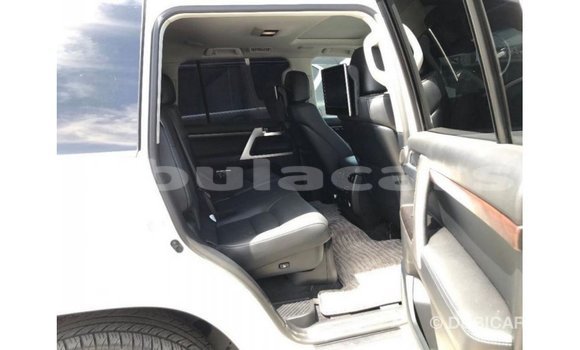 Buy Import Toyota Land Cruiser White Car in Import - Dubai in Central Buy Import Toyota Land Cruiser White Car in Import - Dubai in Central