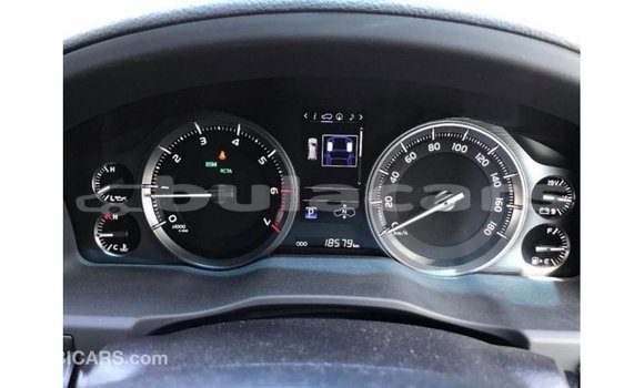 Buy Import Toyota Land Cruiser White Car in Import - Dubai in Central Buy Import Toyota Land Cruiser White Car in Import - Dubai in Central