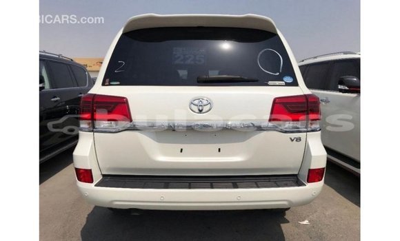 Buy Import Toyota Land Cruiser White Car in Import - Dubai in Central Buy Import Toyota Land Cruiser White Car in Import - Dubai in Central