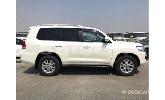 Buy Import Toyota Land Cruiser White Car in Import - Dubai in Central Buy Import Toyota Land Cruiser White Car in Import - Dubai in Central