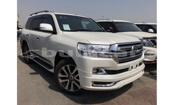 Buy Import Toyota Land Cruiser White Car in Import - Dubai in Central Buy Import Toyota Land Cruiser White Car in Import - Dubai in Central