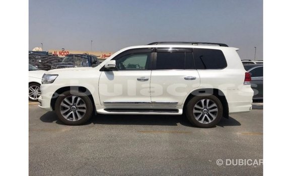 Buy Import Toyota Land Cruiser White Car in Import - Dubai in Central Buy Import Toyota Land Cruiser White Car in Import - Dubai in Central